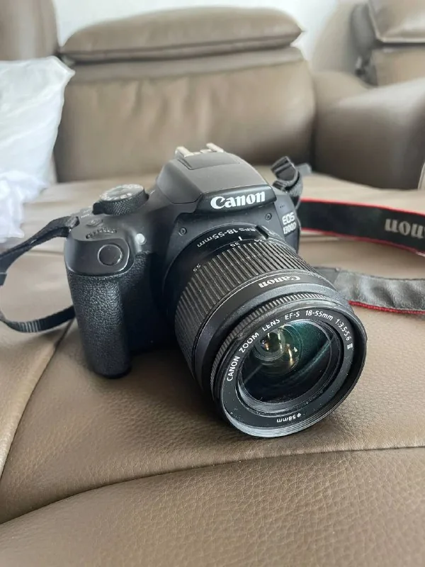 Canon EOS 1300D, объектив 18-55mm 1