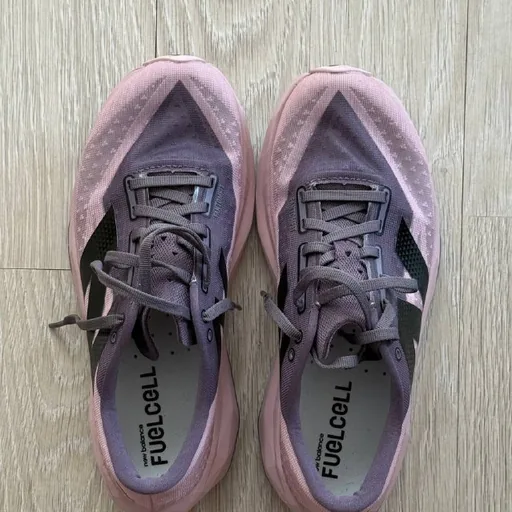 Беговые кроссовки New Balance Rebel v4