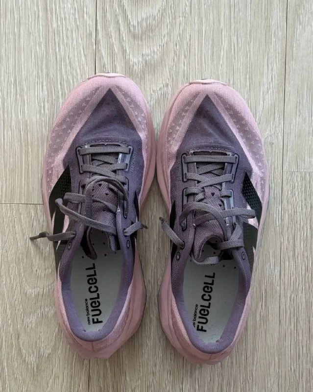 Беговые кроссовки New Balance Rebel v4