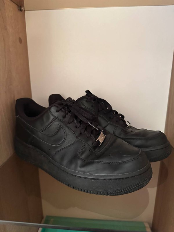 Продажа одежды, Nike Air Force 8.5US 4