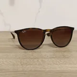 Ray Ban Erika очки, панама Adidas, аниме фигурка 4