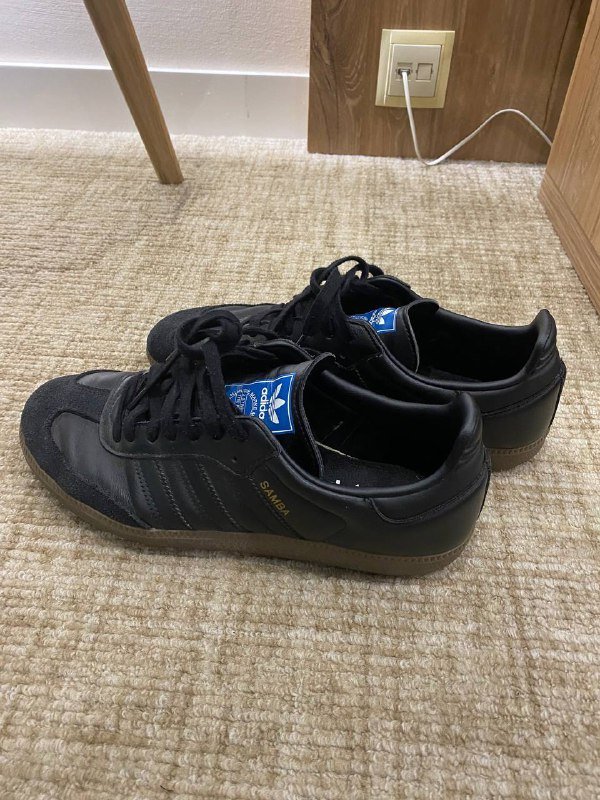 Парфюмы, джинсы Levi’s, куртки Adidas и Bershka, обувь Adidas Samba и Veja, часы Swatch 6