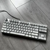 Logitech G102 mouse, ZET GAMING Blade Pro keyboard, USB-C hub 1