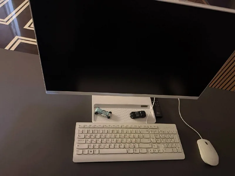Lenovo IdeaCentre AIO 24IRH9 1