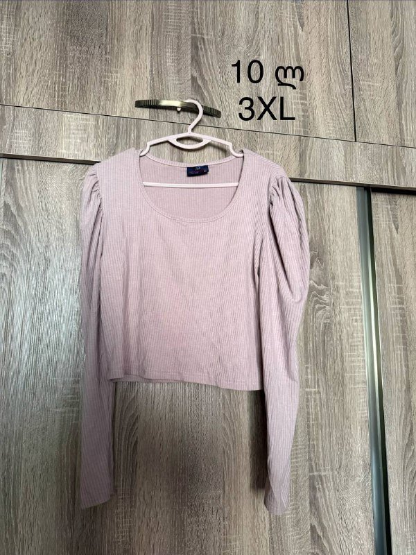 Женские вещи: платья и кофты разных размеров 3