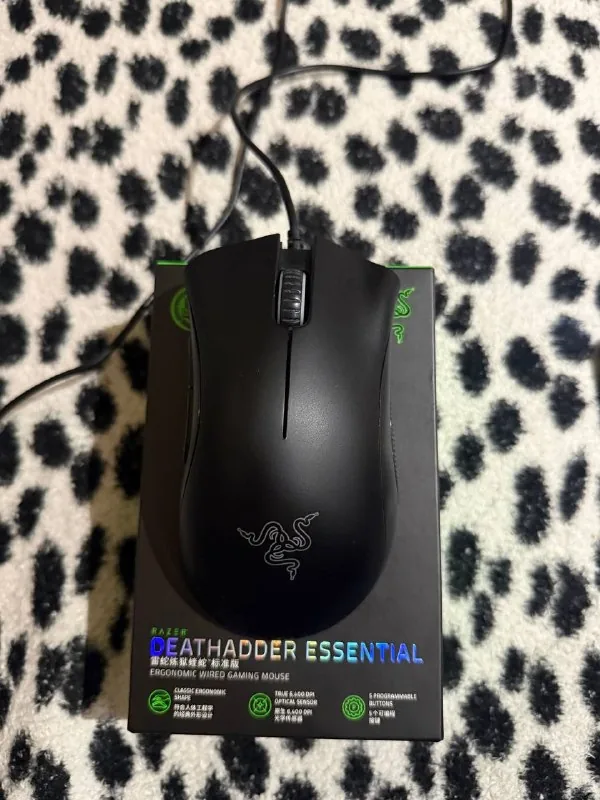 Игровая проводная мышка Razer DeathAdder Essential 1