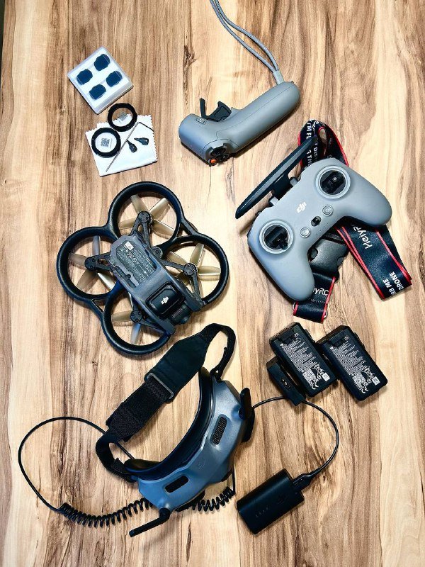 DJI AVATA PRO VIEW COMBO FPV drone with accessories 3