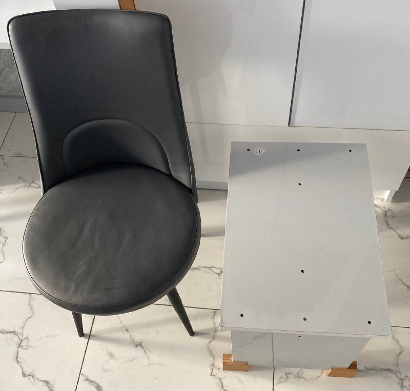 Два стула и журнальный столик 6