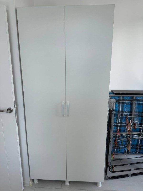 Кровать с матрасом, шкаф, холодильник 2