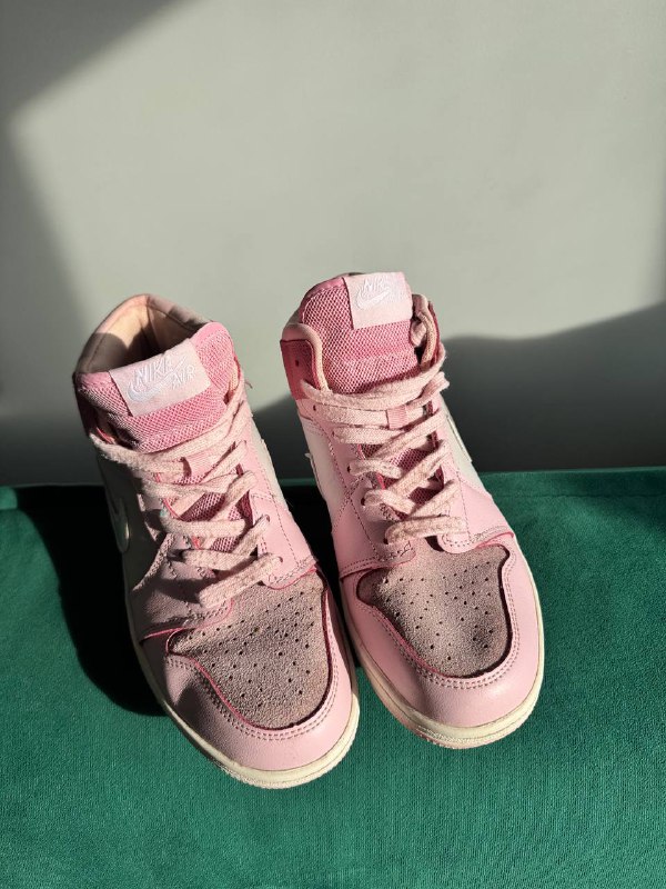 Женские кроссовки Nike 3