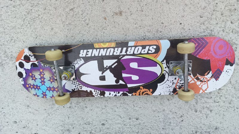 Спасательные жилеты и скейт 4