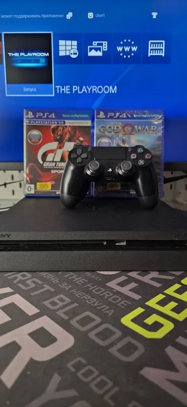PS4 Slim, 2 джойстика, 2 игры