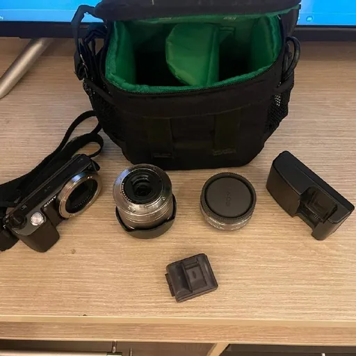 Sony NEX-5 комплект с объективами, вспышкой и штативом