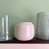 Книги, ваза, игрушки, помпы для воды 6