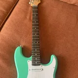 Squier by Fender Debut Series с усилителем JOYO 1