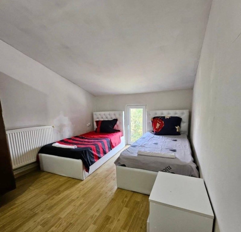 Кровати с мягким изголовьем, матрасы