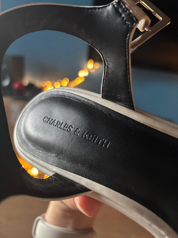 Белые женские босоножки Charles&Keith 39 размер 4