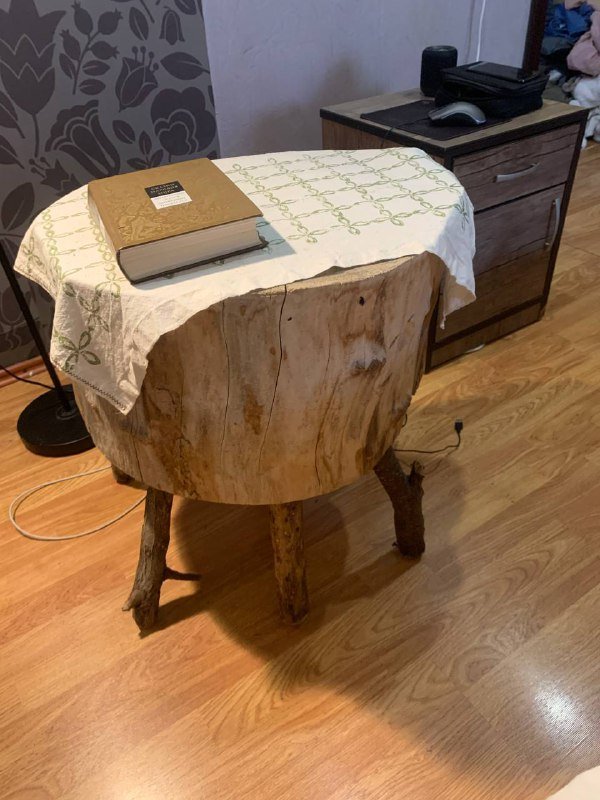 Стол из массива дерева