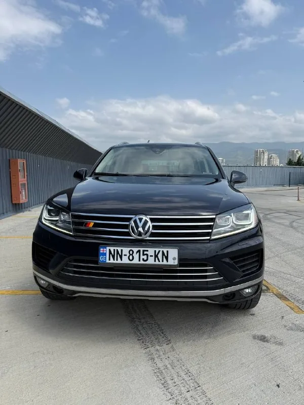 Volkswagen Touareg 2015 1