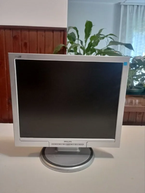 Монитор Philips 1