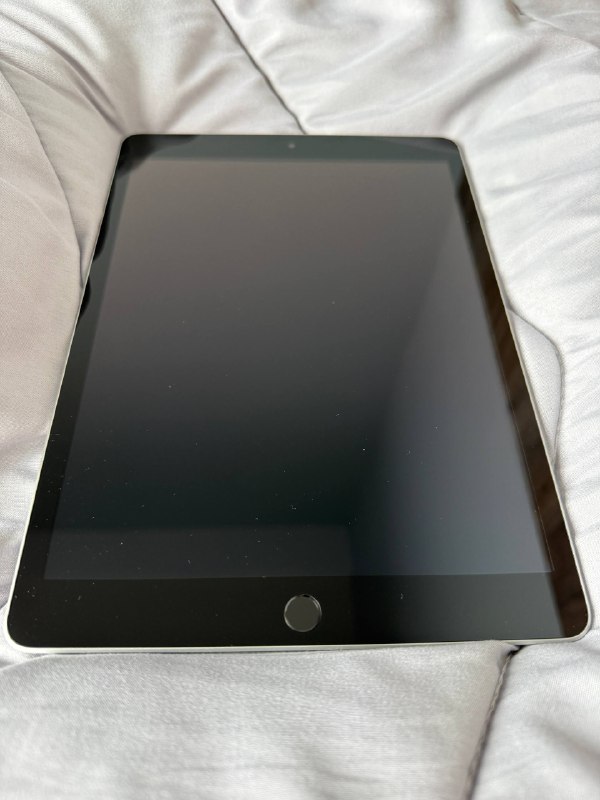 iPad 9, 64 GB, малейшие следы использования 2