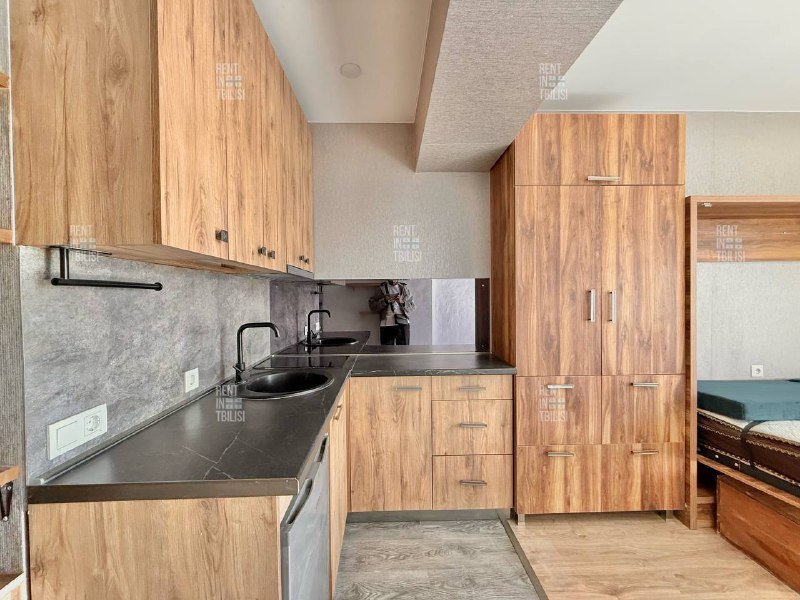 Кухонный гарнитур с краном и раковиной 2