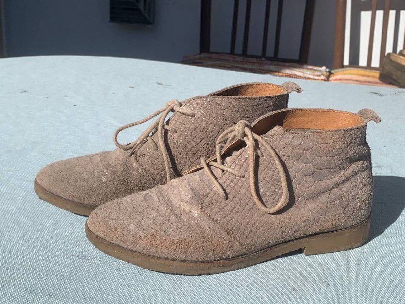 Бежевые замшевые ботиночки размер 36