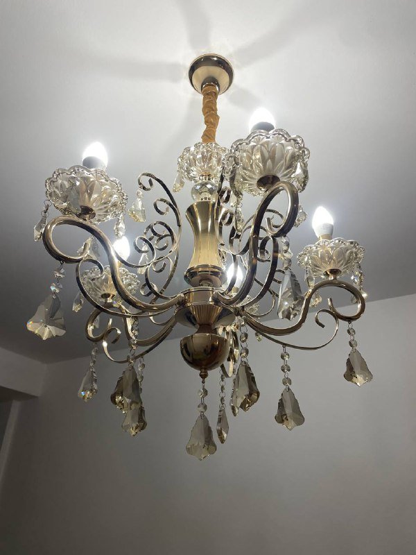 Люстра из хрусталя, металла и стекла