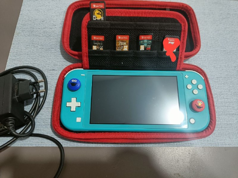 Nintendo Switch Lite, усилитель RE505X, мультиварка Midea 4