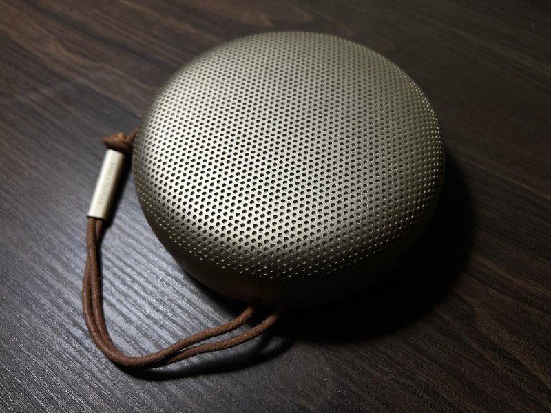 Bang&Olufsen Beosound A1 bluetooth-колонка, кейс