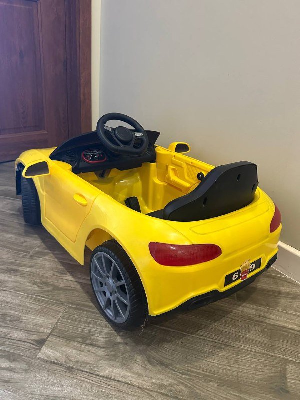 Управляемая машинка детская с музыкой 2