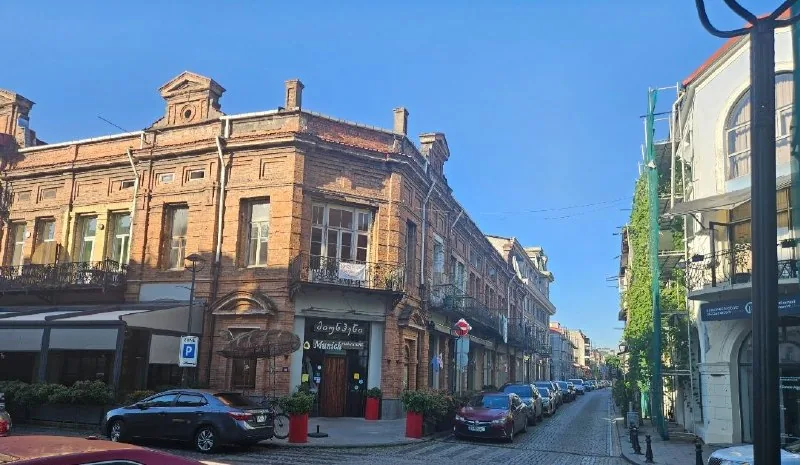 Двухуровневая квартира 50+25 м² в Старом Батуми 1