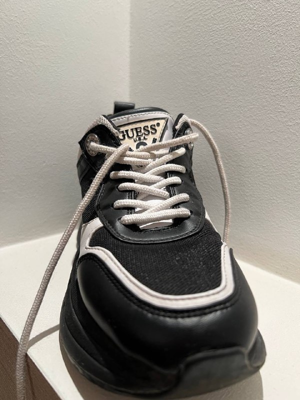 Кроссовки Guess 36 размер 1