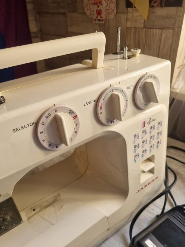 винтажная швейная машинка Janome 3