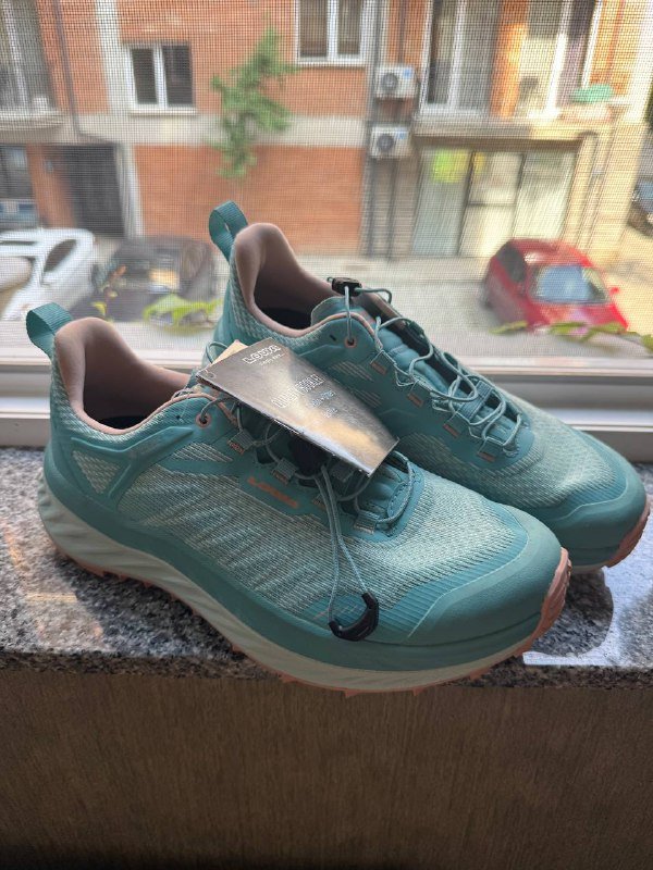 Новые кроссовки Lowa размер 39