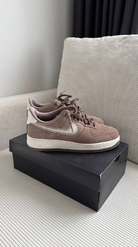 Новые Nike Air Force замшевые кроссовки 42 размер