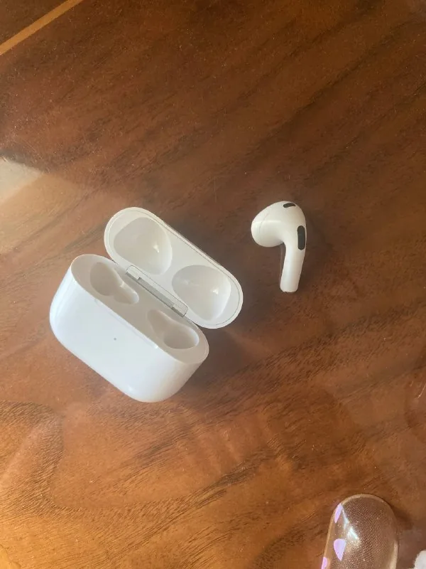 AirPods 3, кейс, левый наушник 1