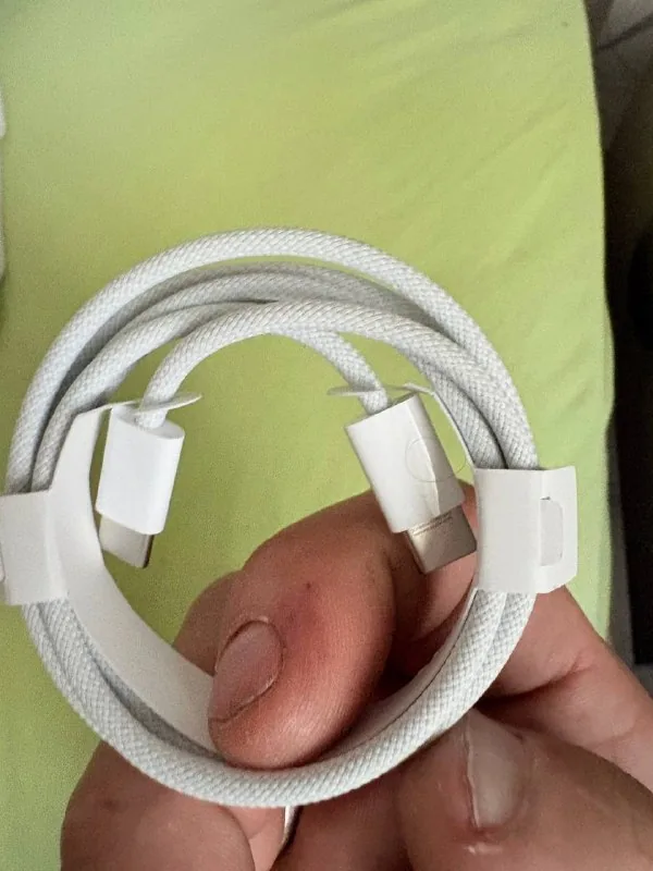 Оригинальный кабель Apple USB 1