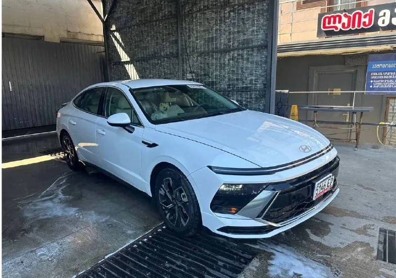 Hyundai Sonata 1