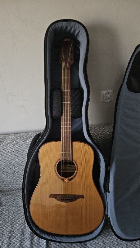 Гитара LAG Tramontane T118D с чехлом, струнами, каподастром, тюнером
