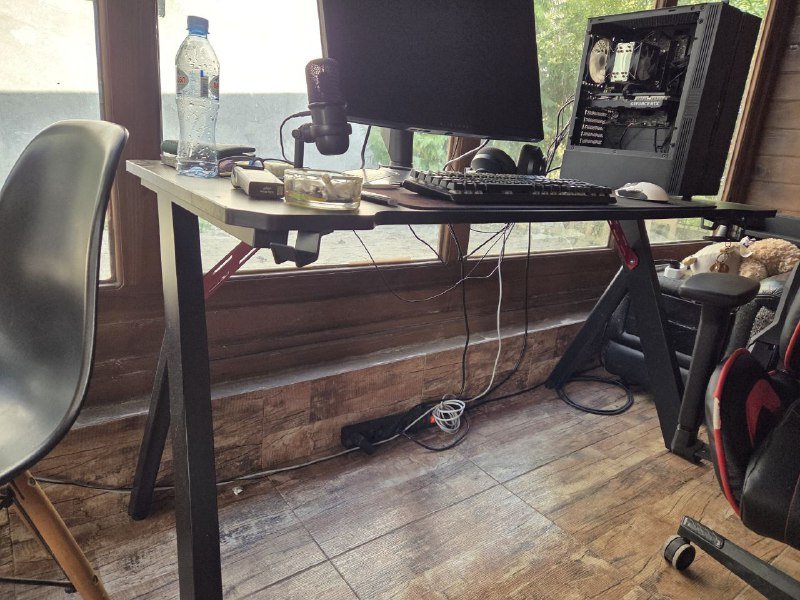 i5 14400f, Rtx 4060, 16GB RAM, 512GB SSD, monitor, chair, gaming table, stream camera 2