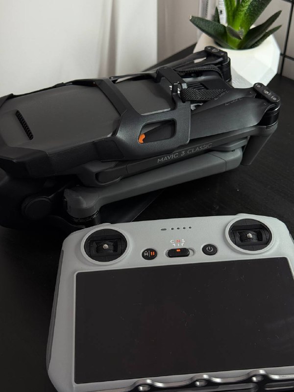 Дрон DJI Mavic 3 Classic, микрофоны Hollyland, очки DJI Goggles V2, стабилизатор DJI RS3 mini, FPV дрон Geprc cinebot 30