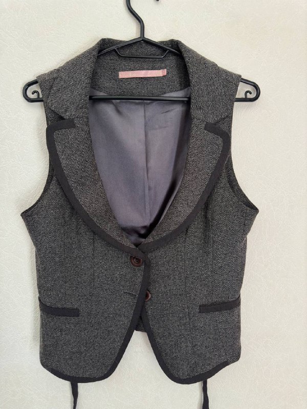 боди, клатч Zara, юбка мини, футболка, жилет, юбка черная 5