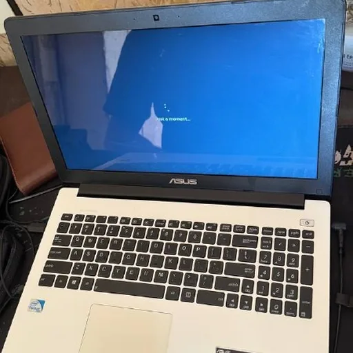Ноутбук Asus с неисправностью