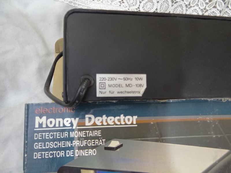 Ультрафиолетовый детектор для проверки денег 2