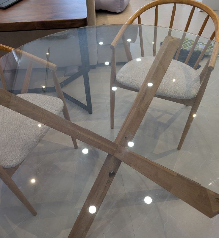 Стеклянный стол и два стула в комплекте