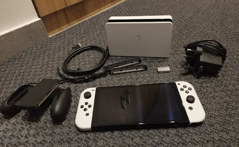 Nintendo Switch OLED 1