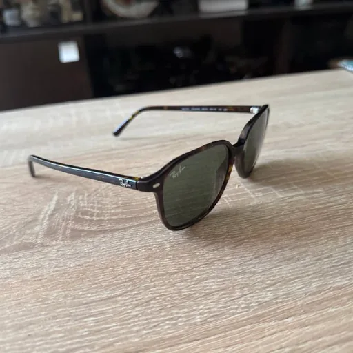 Солнцезащитные очки Ray Ban