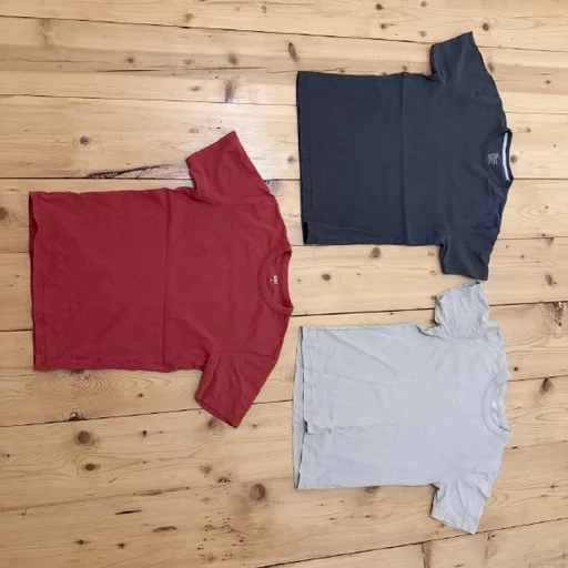Футболки Muji, Uniqlo