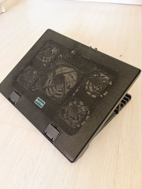 Компьютерный столик с вентиляцией 3